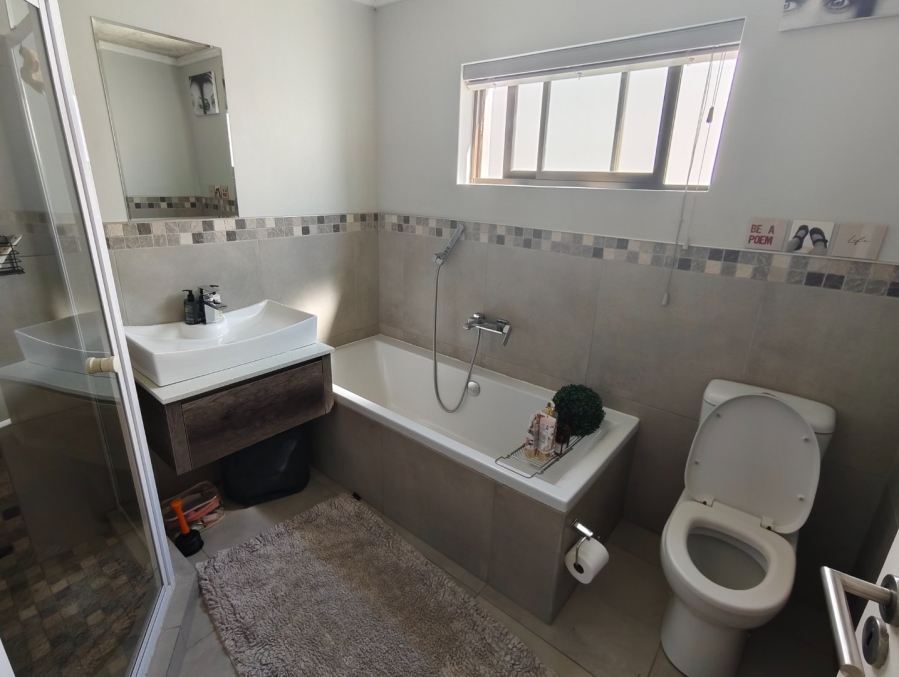 3 Bedroom Property for Sale in Berg En Dal Western Cape